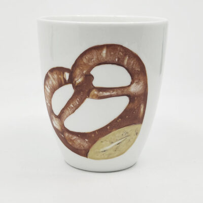 Brezel Tasse handbemalt