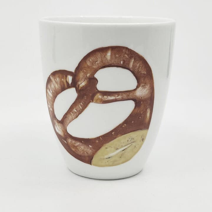 Brezel Tasse handbemalt